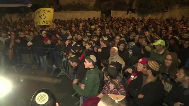 Centenas manifestam-se em Jerusalém contra evacuação de colónia ilegal