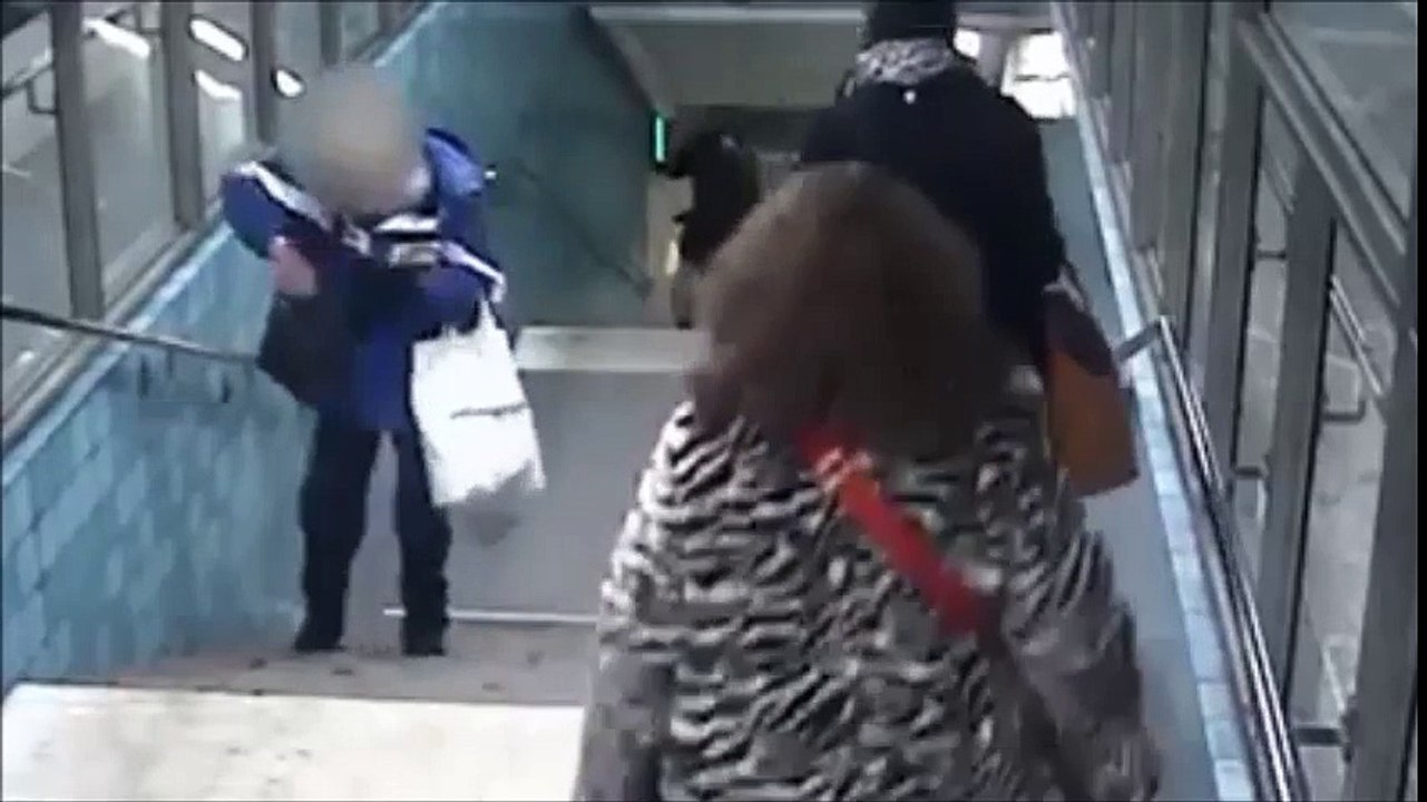 Das neue Deutschland - Wieder U-Bahn Station