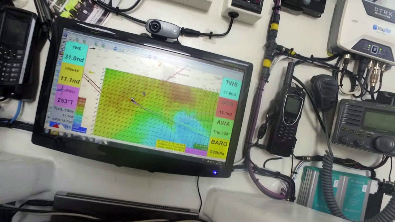 Images tempête à bord de Finistère Mer Vent / Jean Le Cam Vendée Globe