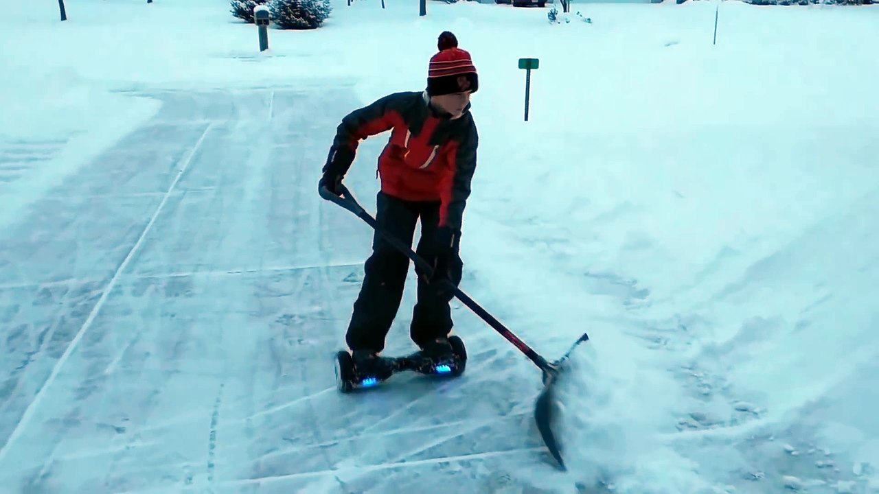 Ce gamin est prêt pour affronter les tempêtes de neige de l'hiver!
