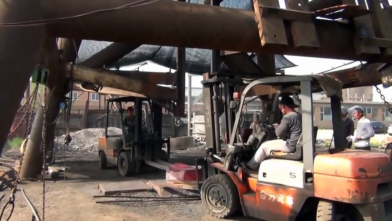 Travail impressionnant de ces forgerons chinois qui fabriquent des pièces immenses!