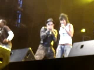 la poupée qui fait non julie