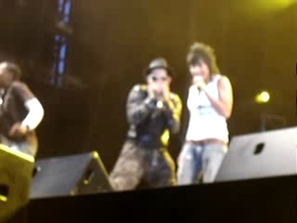 la poupée qui fait non julie