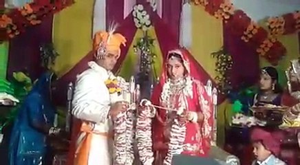 LOL - DULHA KA PAIJAMA UTAR GYA