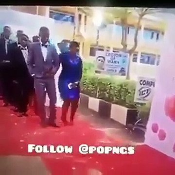 Insolite: Marcher sur des talons n'avait jamais été aussi difficile!