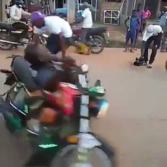 Ce gars est un génie de la moto