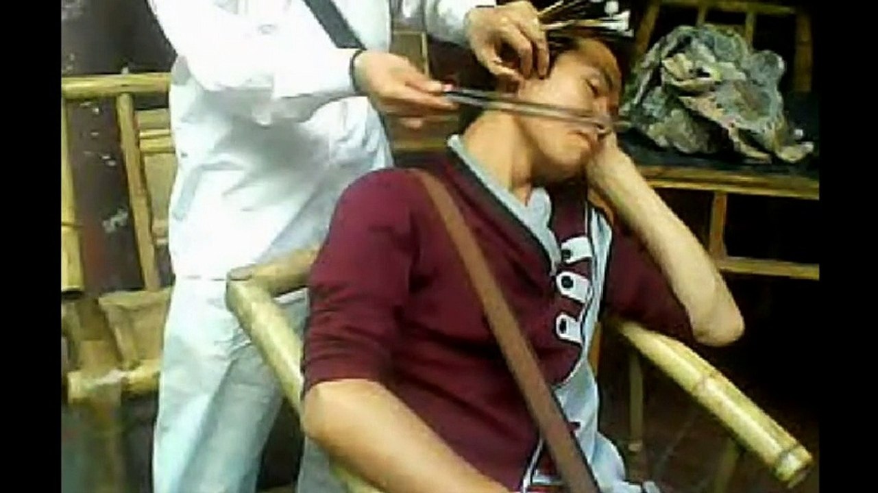 Chinese Ear Cleaning (22) Cleaning Ears and Drinking Tea