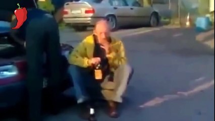 مقاطع-مضحكة-ومؤلمة-ومحرجة-جديد-2016-مقالب-مضحكة-جدا-22 -