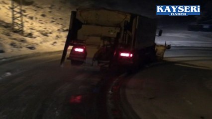 HACILAR BELEDİYESİ KARLA MÜCADELEDEN TAM NOT ALDI