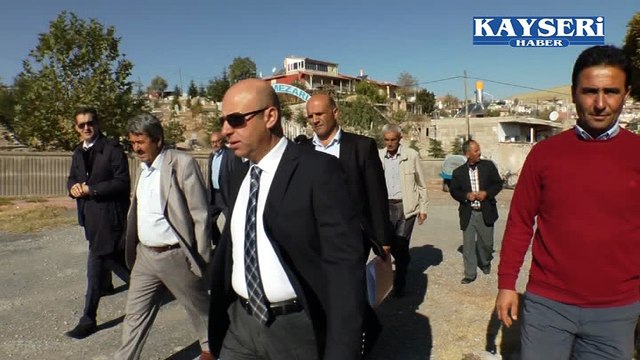 KOCASİNAN BELEDİYESİ KIRSAL MAHALLELERE 12 BİN METRE KİLİTLİ PARKE YAPTI