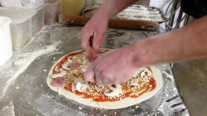 Après les shots de tequila, Mario Balotelli a désormais une pizza à son nom