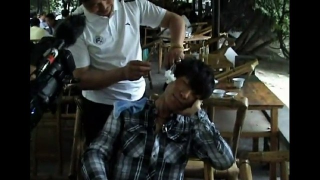 Chinese Ear Cleaning (62) Cleaning Ears and Drinking Tea