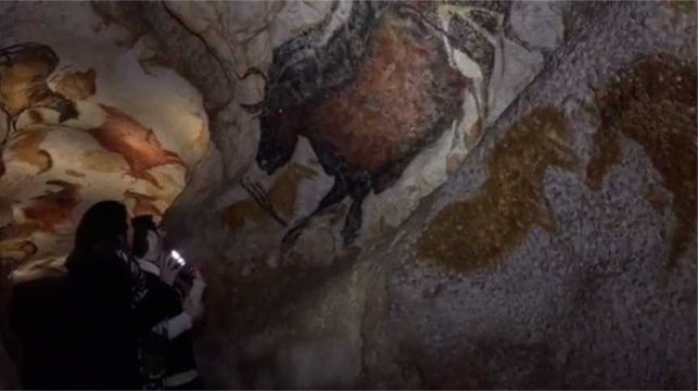 Visitez la réplique grandeur nature de la grotte de Lascaux