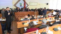 Muri i Mitrovicës “rrënon” asamblistët e jugut