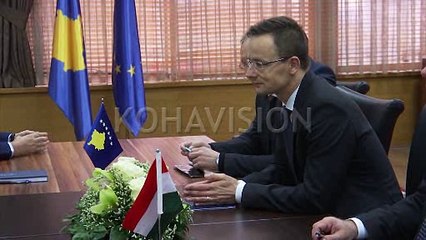 50 studentë kosovarë mund të studiojnë më Hungari