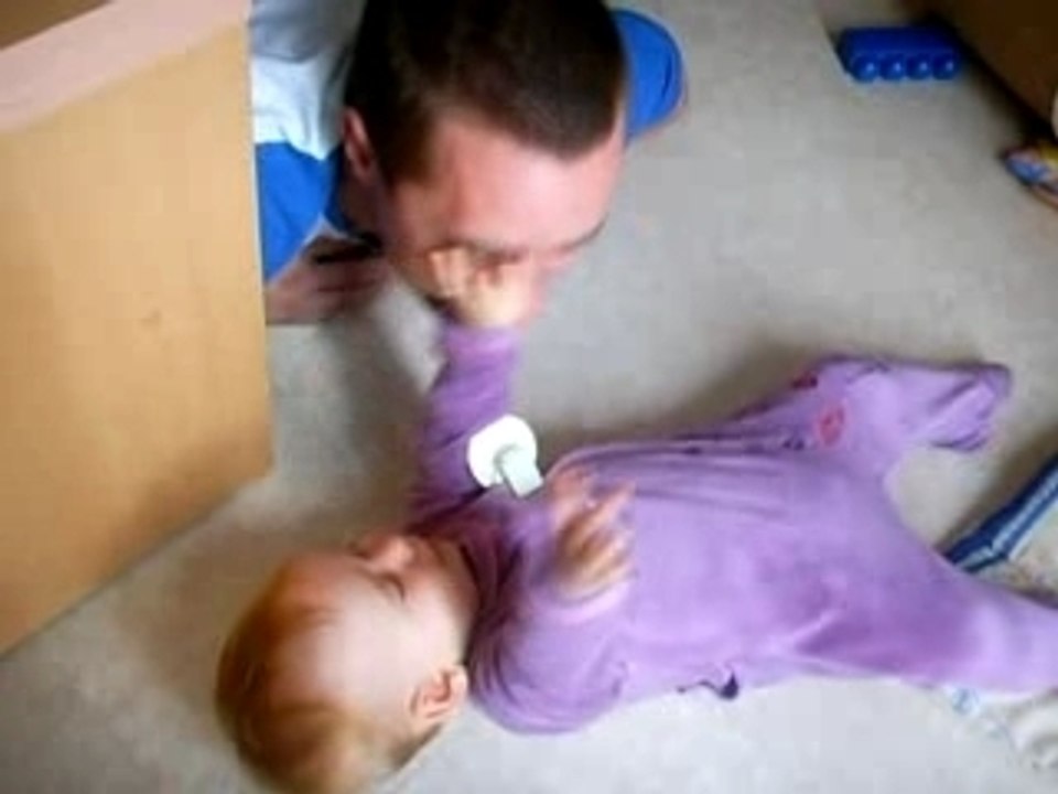 Qu'il est drôle papa!