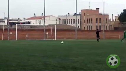 Hakeme yumruk attı!