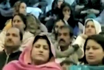‫اس لڑکی نے تو سب کی بولتی بند کر دی ھمت ھے تو سنو‬ MUST WATCH