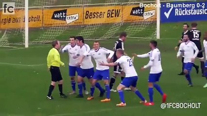 Un footballeur ultra fair-play avoue à l arbitre qu il n y a pas penalty !