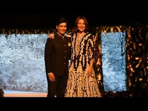 Aamir Khan And Sonakshi Sinha Walk For Cancer Patients Aid Association