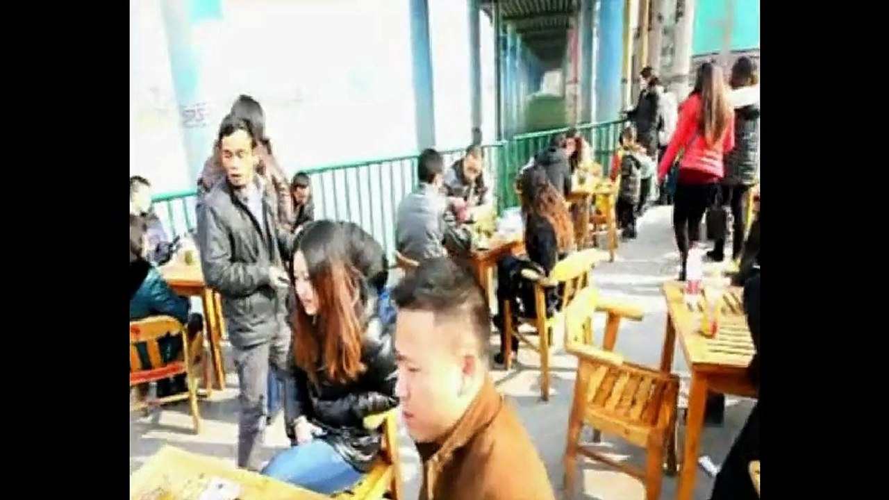 Chinese Ear Cleaning (140) A hardworking ear cleaner