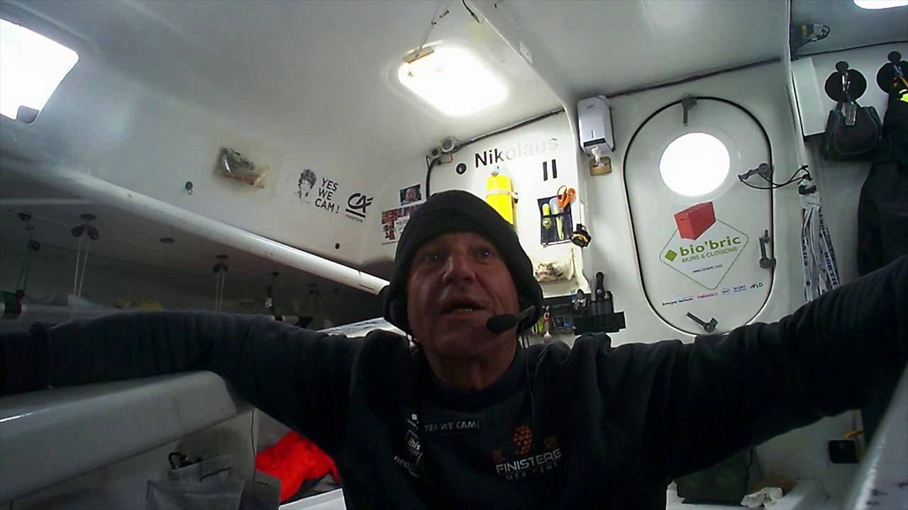 J39 : Jean Le Cam a fait 50% de la course / Ven...
