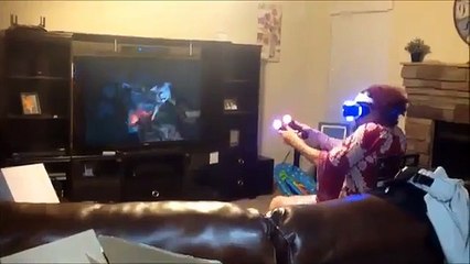 Бабушка познакомилась с виртуальной реальностью