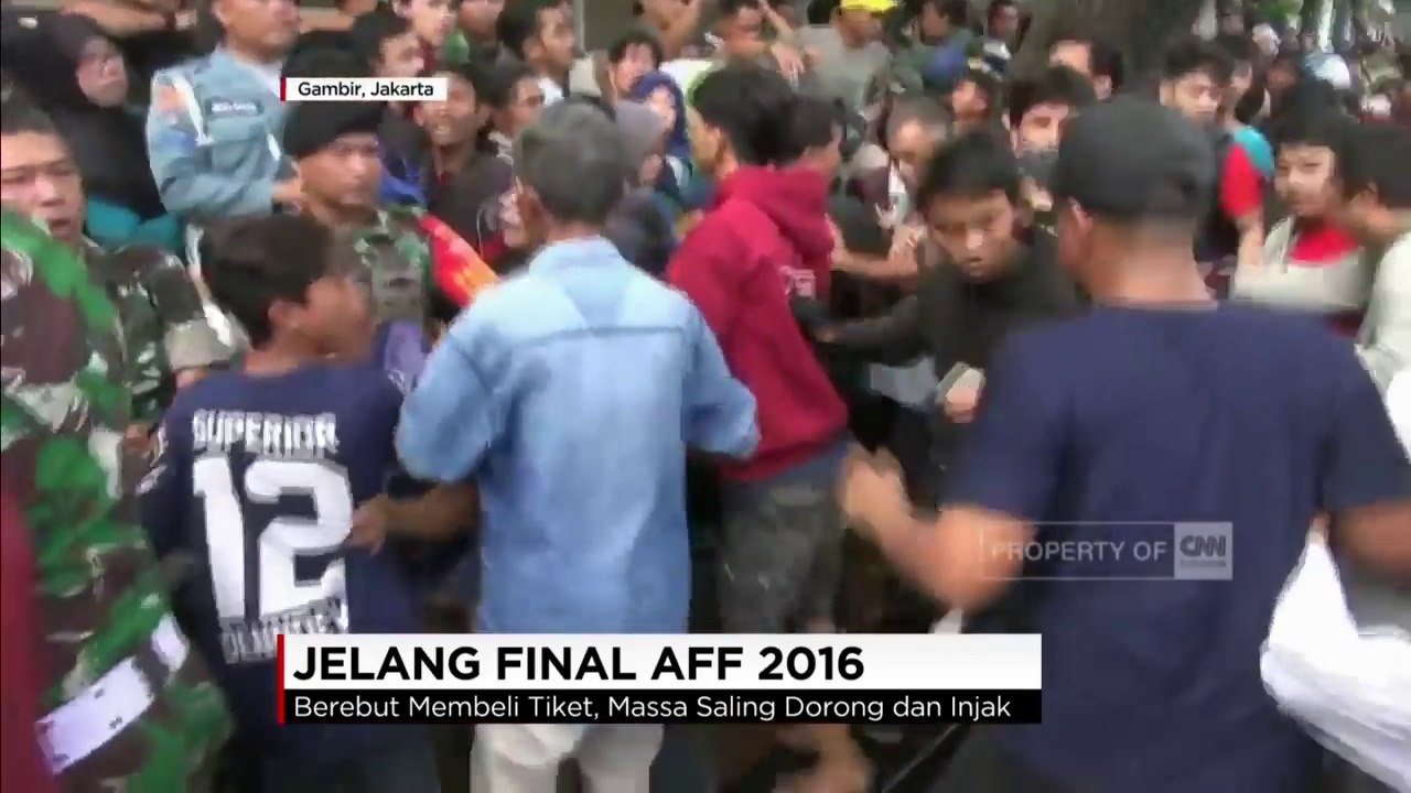 Mouvements de foule de milliers de fans de football en Indonésie pour avoir des billets !