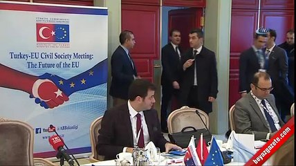 Ömer Çelik: Dünyanın ayağa kalkması lazım