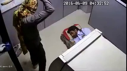 دنیا کی تاریخ کا بدترین قتل ویڈیو نے رونگٹے کھڑے کر دئیے، سوتے نوجوان کے ساتھ جو ہوا روح کانپ اٹھی