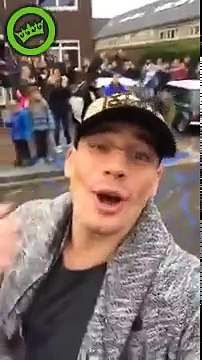 Dit gebeurt er als RICO zijn wijk in rijdt en weer thuis komt!