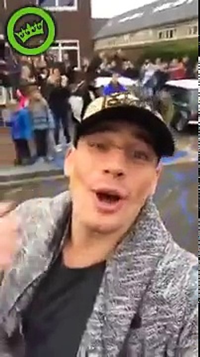 Dit gebeurt er als RICO zijn wijk in rijdt en weer thuis komt!