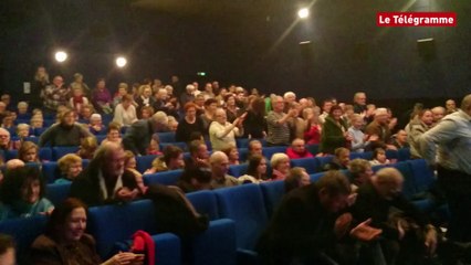 Carhaix. Irène Frachon ovationnée