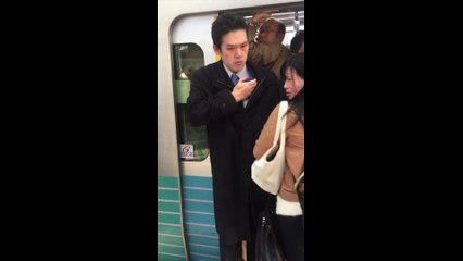 Le métro de Tokyo à l'heure de pointe