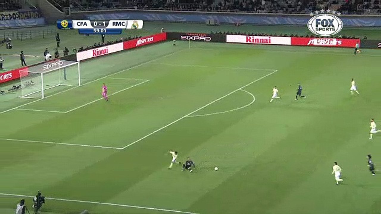 El lujo de Cristiano Ronaldo ante Renato Ibarra en el Mundial de Clubes