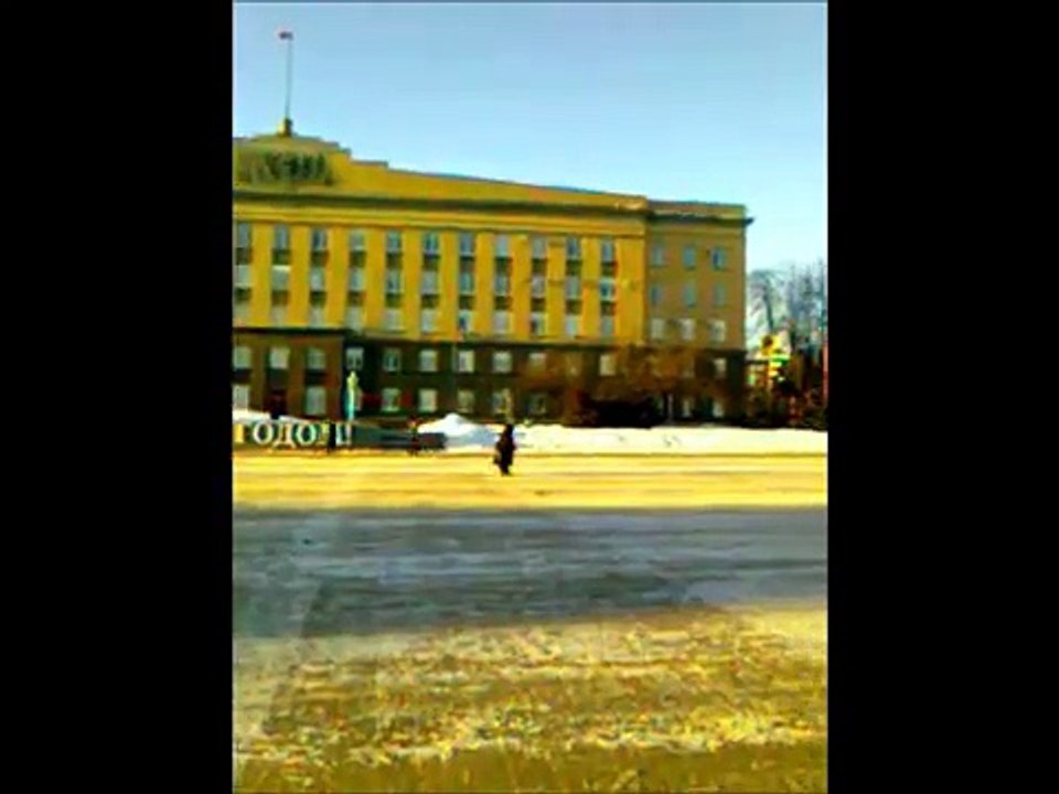 Ёлка встречает Новый год 2017 кукареку ( Видео снимал на телефон )