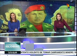 Artista venezolana presenta obra pictórica en honor a Hugo Chávez