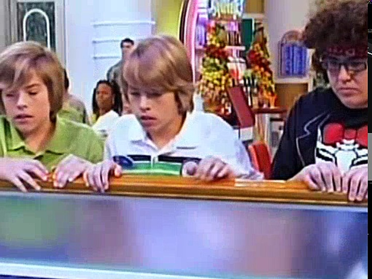 The Suite Life on Deck S01E18 - video Dailymotion