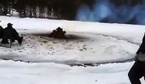 Ils fabriquent un manège WTF en pleine hiver au Canada