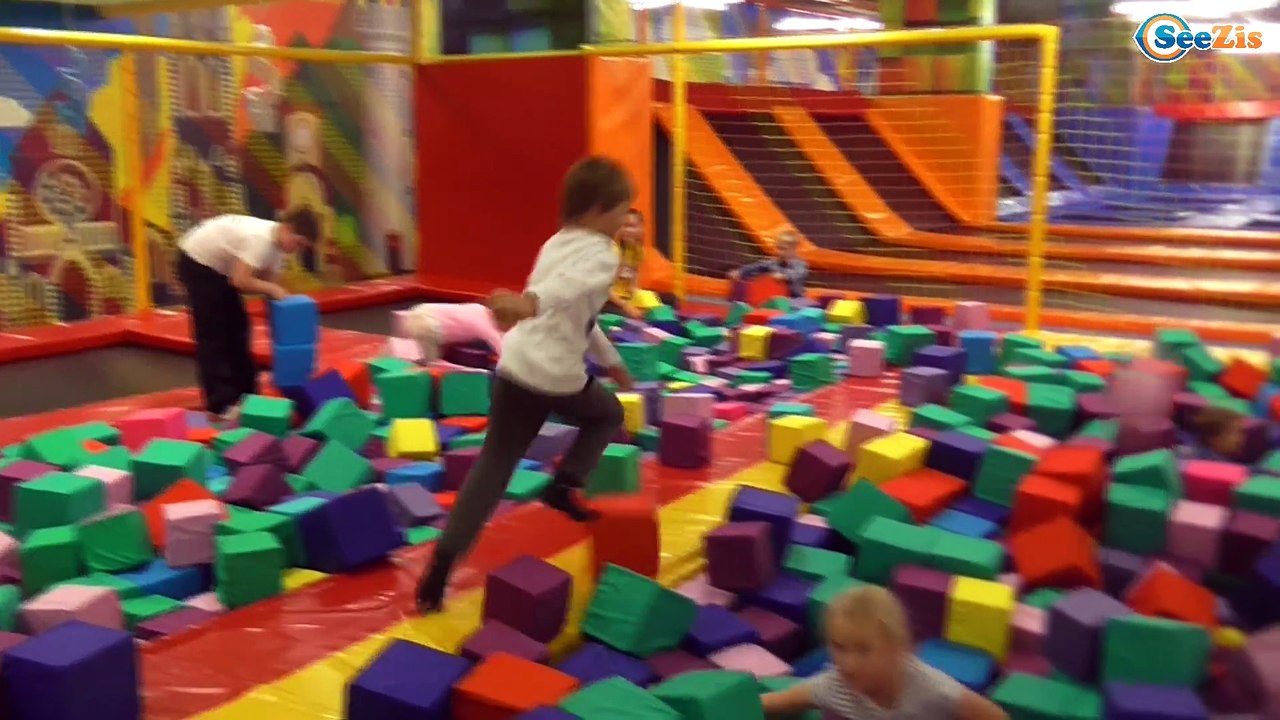 ДЕНЬ РОЖДЕНИЯ Игорька! Ярослава и Арина - Прыгаем на Батутах Детский Развлекательный Центр Tiki Taki