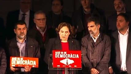 L’independentisme surt al carrer hores abans de la declaració de Forcadell