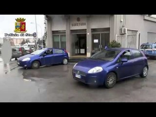 Caltanissetta - Aggredivano e rapinavano disabili, l'uscita dei due arrestati (15.12.16)
