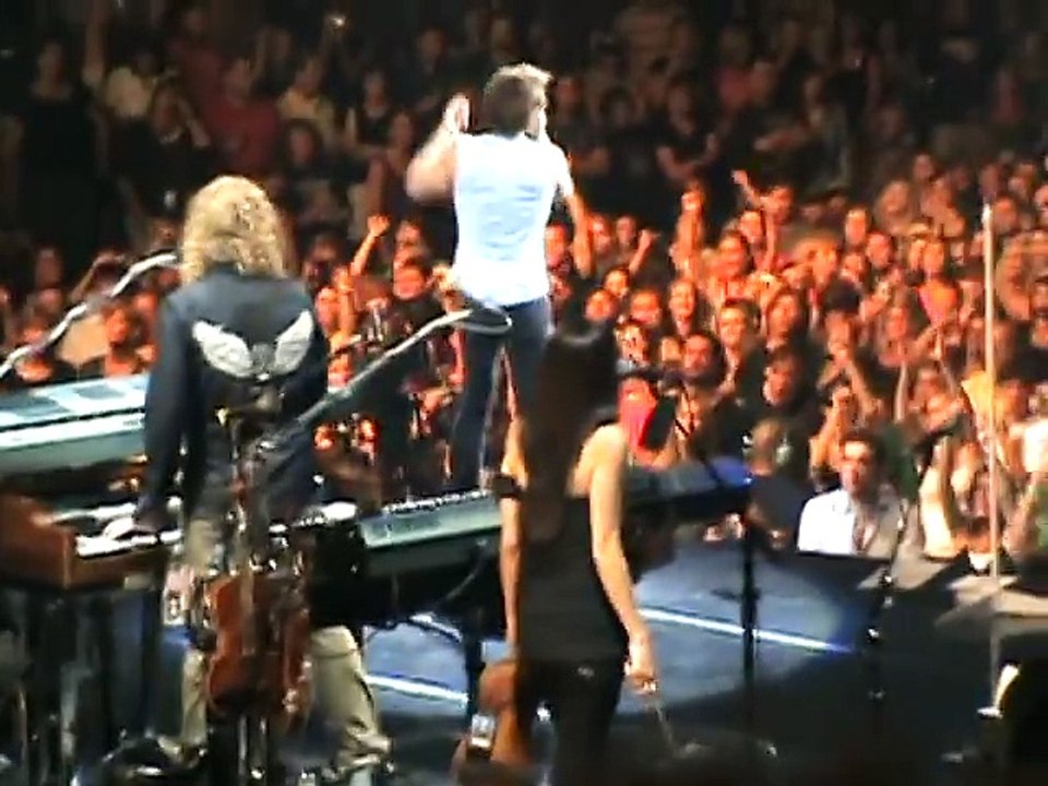 Bon Jovi -  boston 7_10, jon shirt flip!!!!