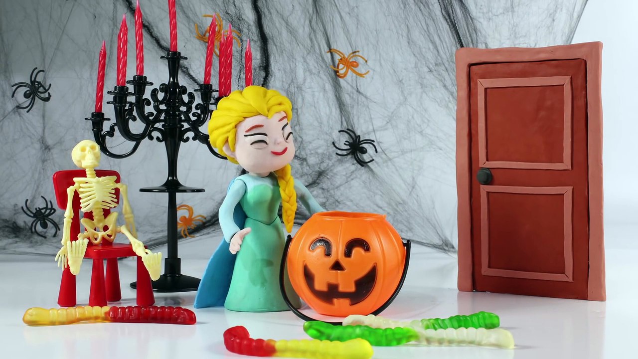 Bloody FROZEN ELSA Superhero Prank Goes Wrong _ Superheroes in Real Life Play Doh Stop Motion
