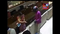 Latest Robbery IN INDIA|| देखिये महिला के साथ ऐसी लूट जिसे देख कॉपी जाएगी रूह ||Be alert ||Latest NEWS INDIA Today