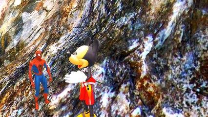 SPIDERMAN (MARVEL) y WOODY (TOY STORY) hacen carreras por las montañas | Gameplay