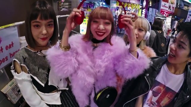 Il visite Tokyo en vélo BMX une GoPro sur la tête !