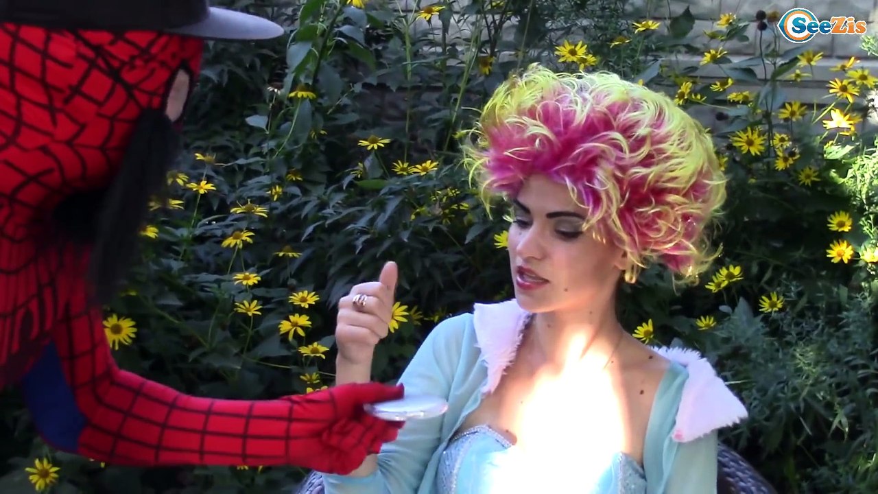 Frozen Elsa LOSES HER HEAD! w/ Spiderman Maleficent Joker Spidergirl Batman! Superheroes IRL