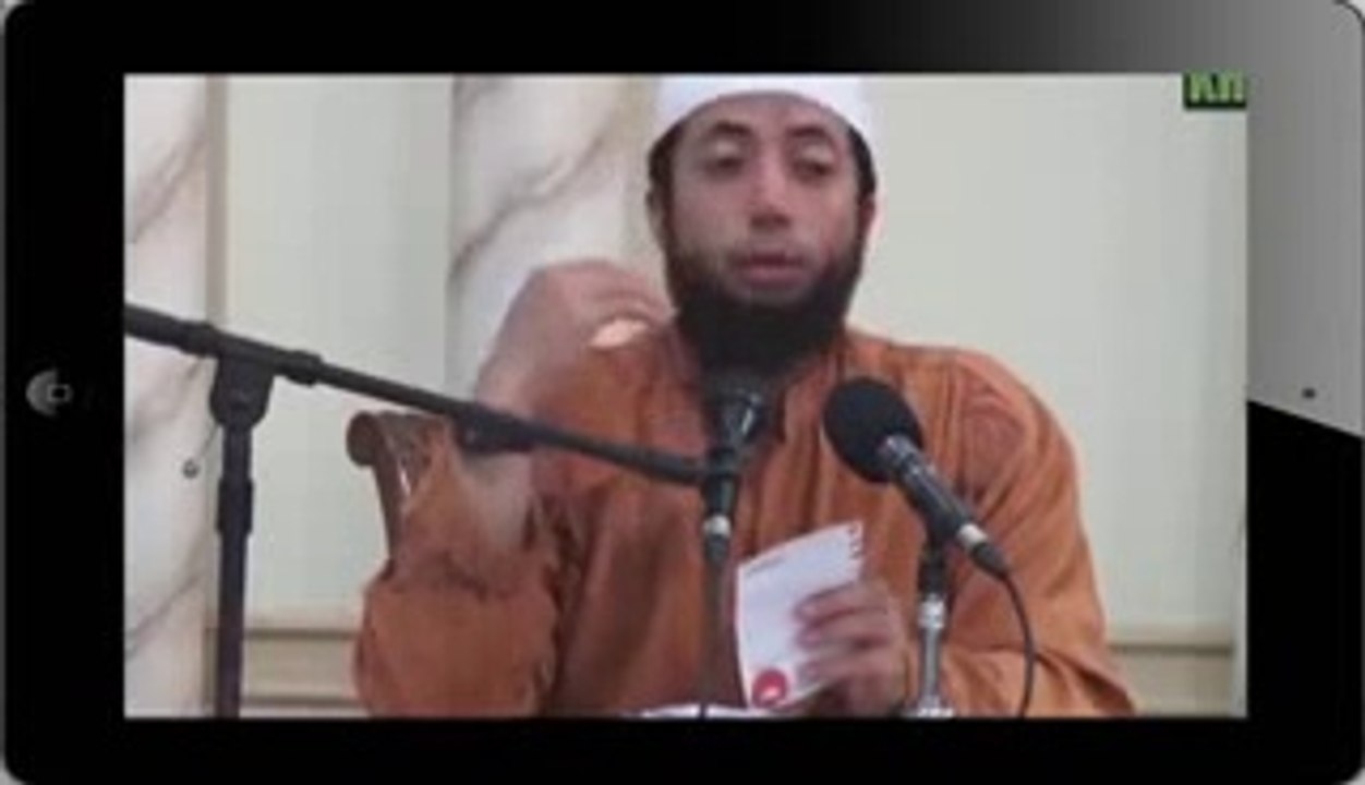 Khalid Basalamah - apakah tidak mengerjakan shalat termasuk orang munafik