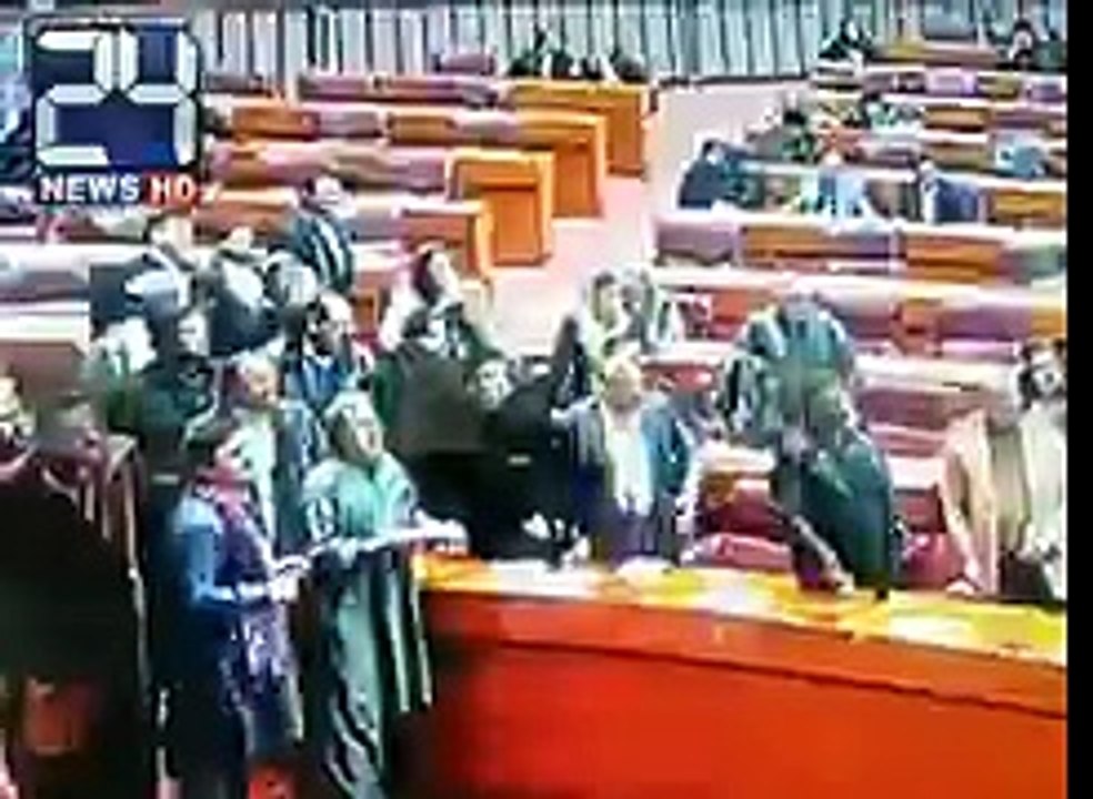 PTI Members Murad Saeed & Sheryar AFridi Beating Shahid Khakkan Abbasi